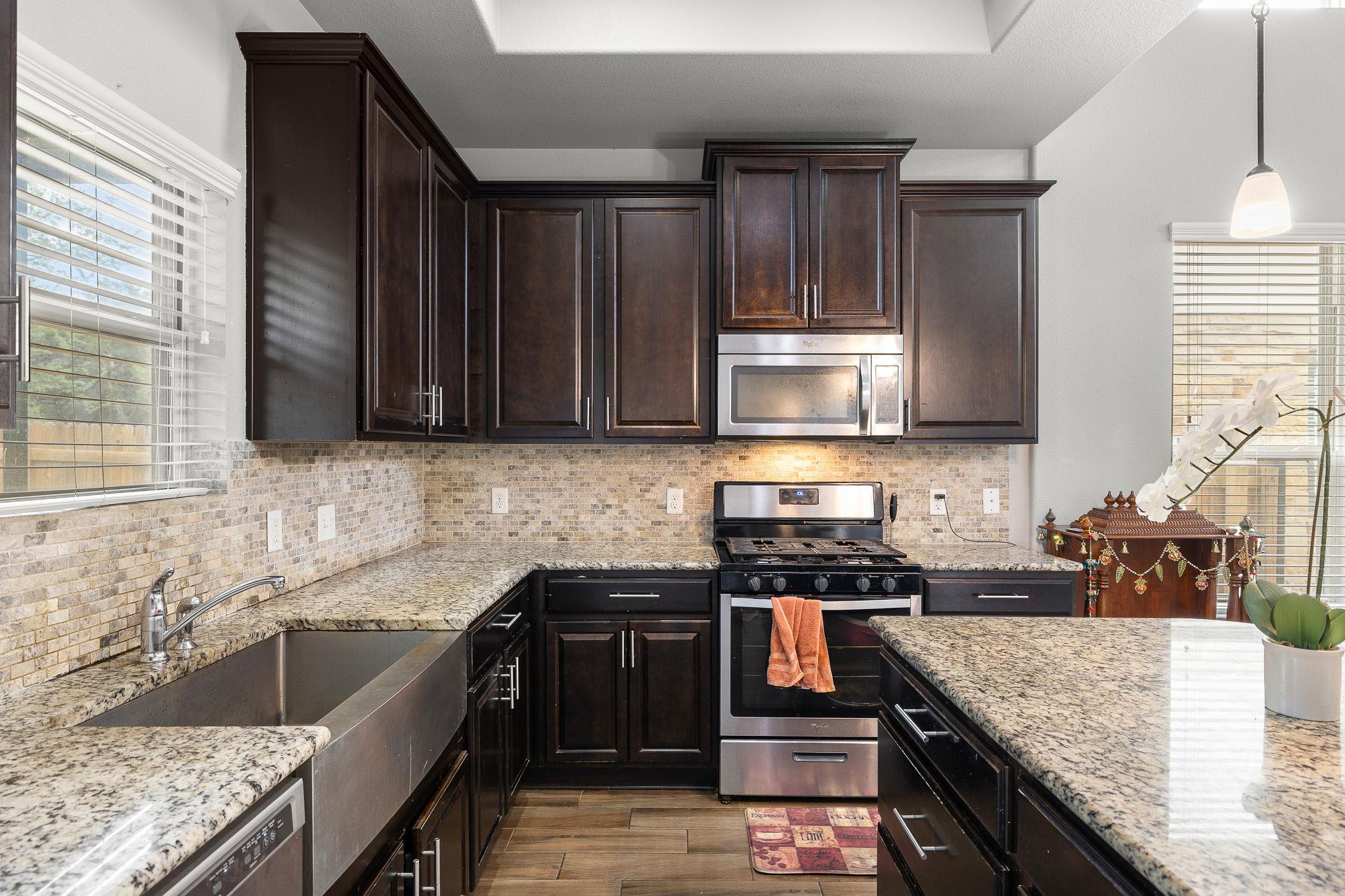 1401 Little Elm Trl # 215, Cedar Park, TX 78613