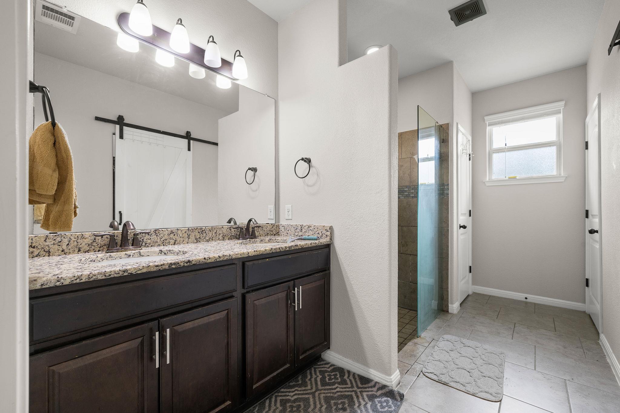 1401 Little Elm Trl # 215, Cedar Park, TX 78613