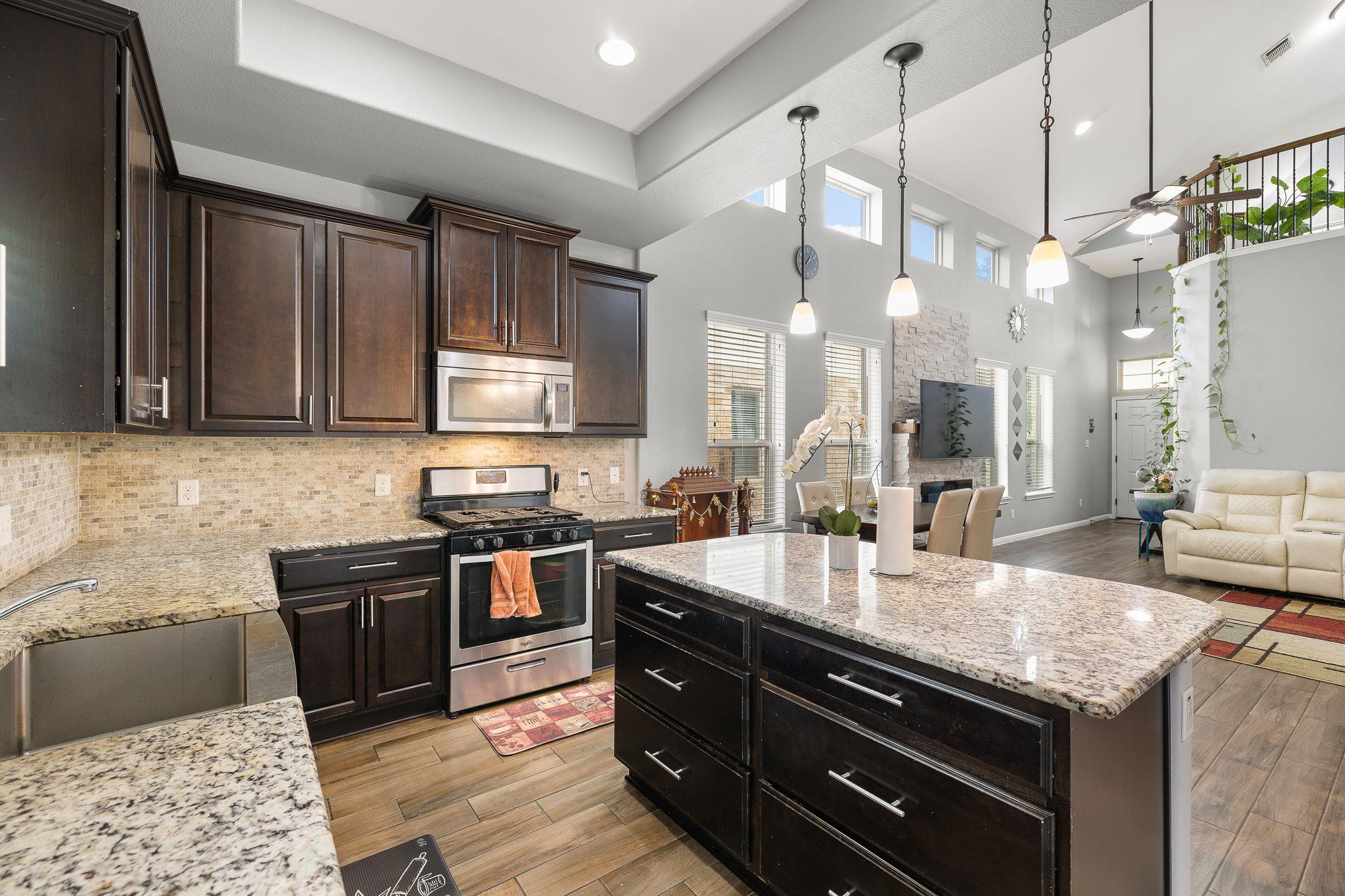 1401 Little Elm Trl # 215, Cedar Park, TX 78613