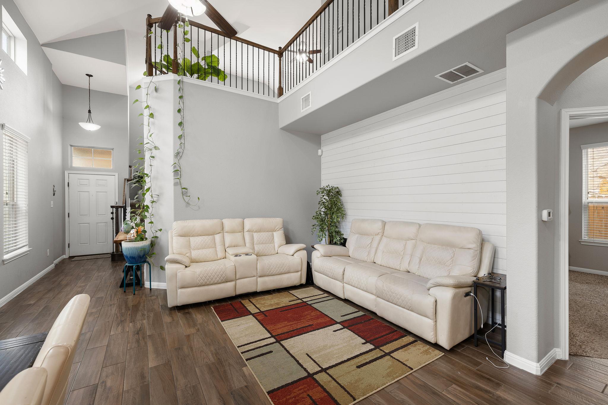1401 Little Elm Trl # 215, Cedar Park, TX 78613
