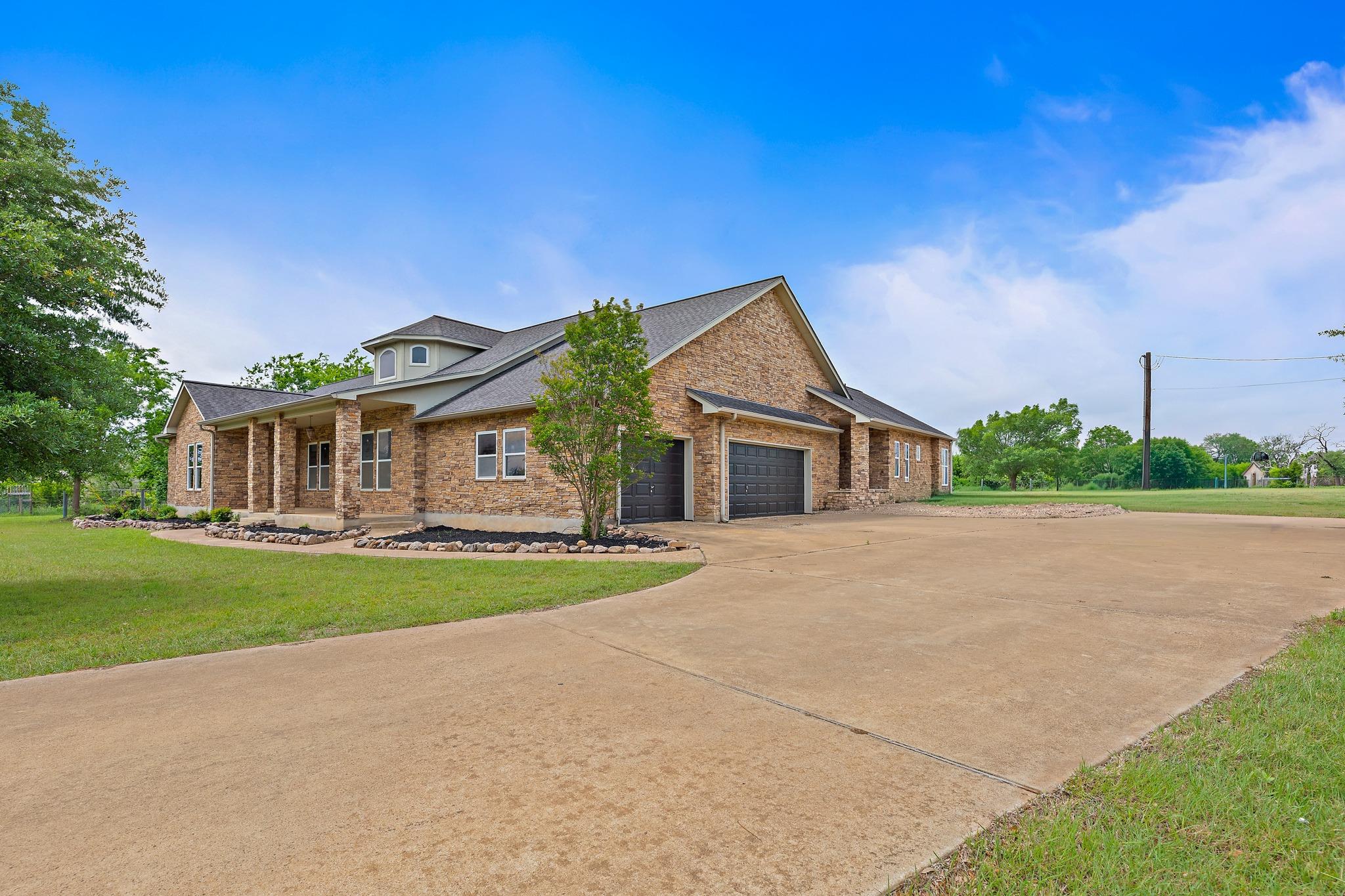 221 Mustang Mesa, Liberty Hill, TX 78642