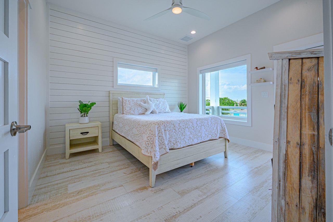 125 Port Ave, Rockport, TX 78382