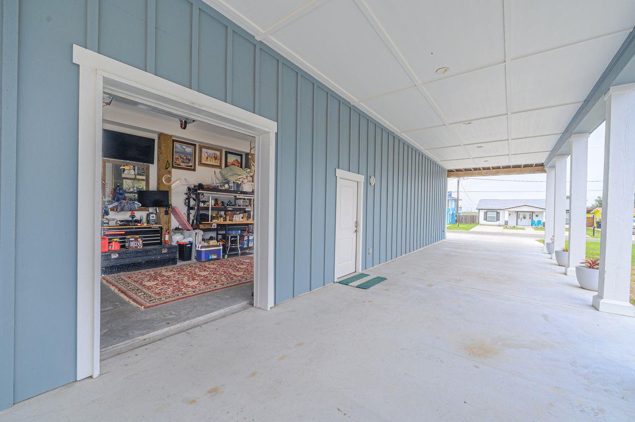 125 Port Ave, Rockport, TX 78382
