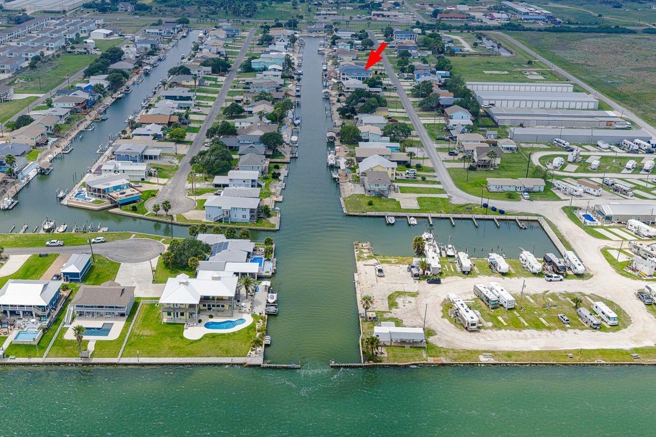 125 Port Ave, Rockport, TX 78382