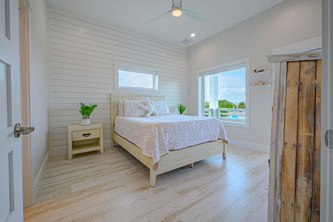 125 Port Ave, Rockport, TX 78382