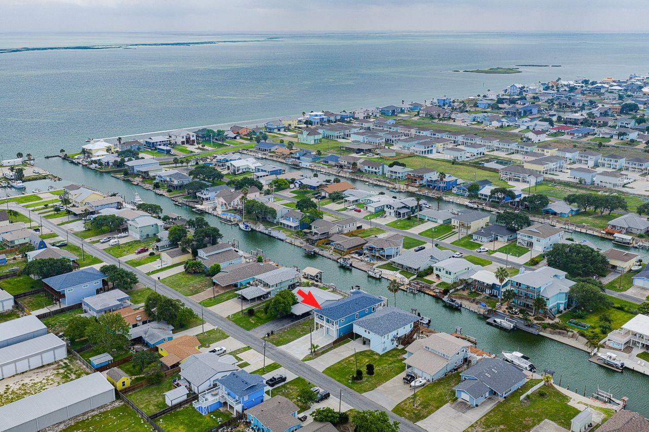125 Port Ave, Rockport, TX 78382