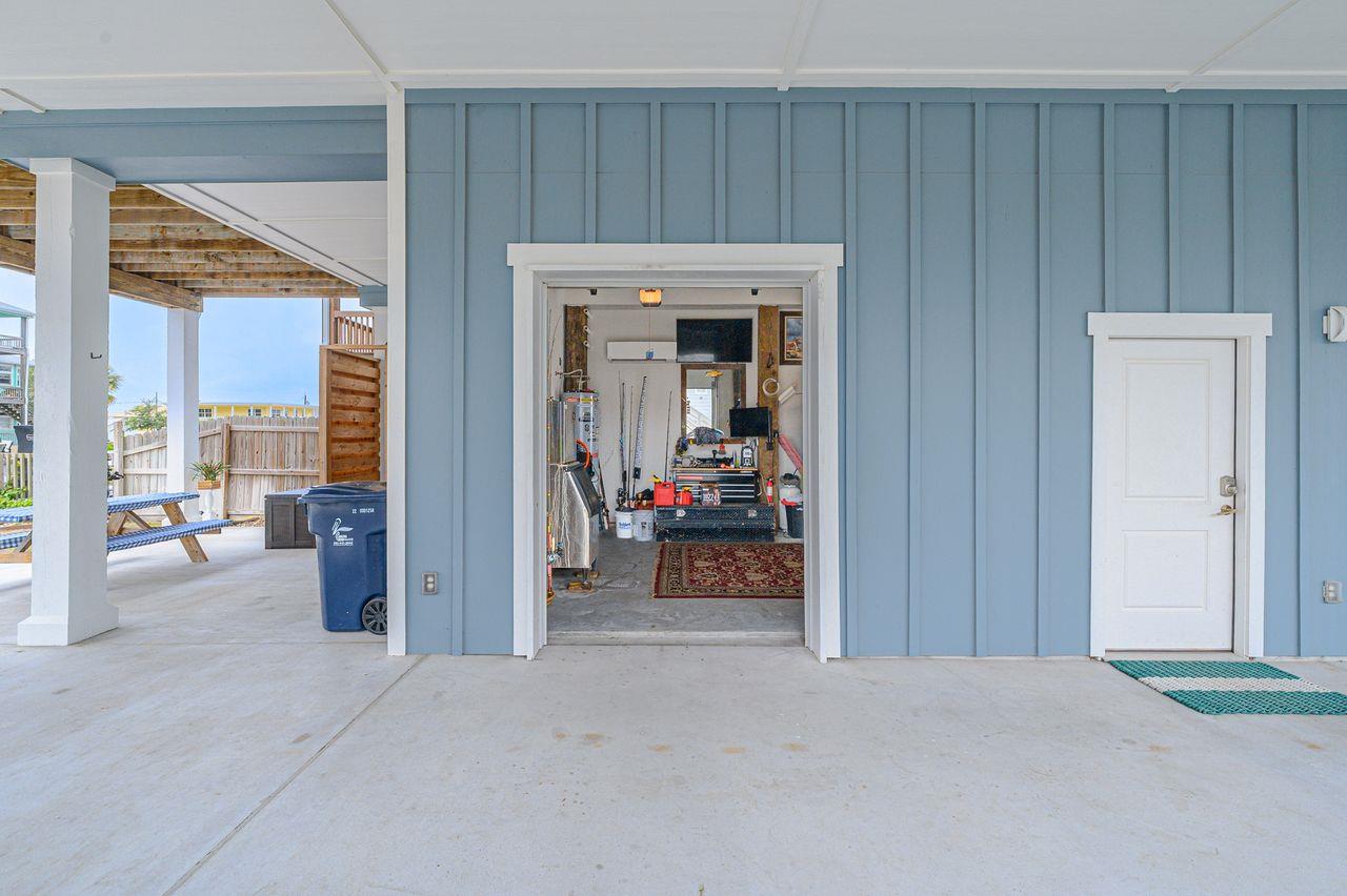 125 Port Ave, Rockport, TX 78382