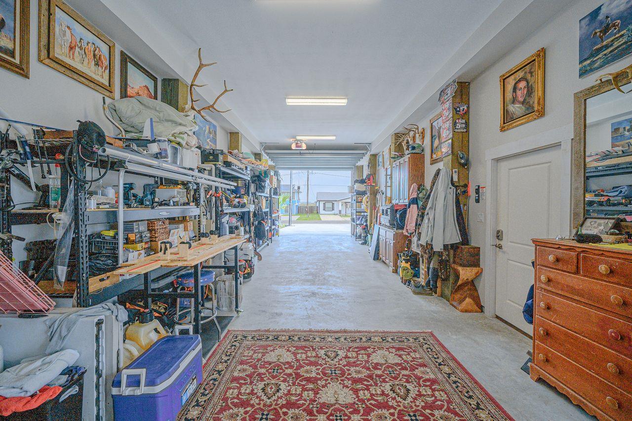 125 Port Ave, Rockport, TX 78382