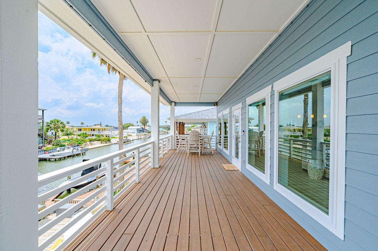 125 Port Ave, Rockport, TX 78382