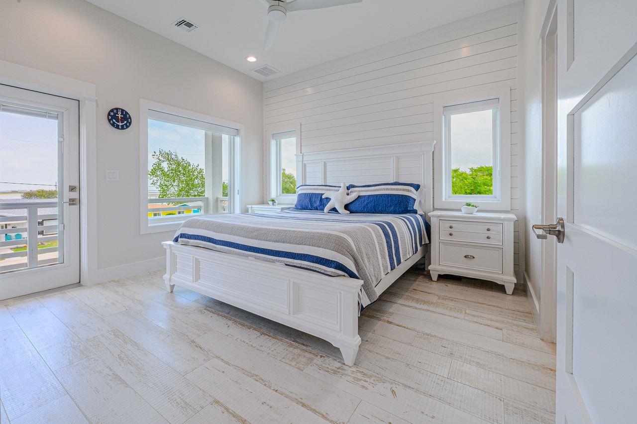 125 Port Ave, Rockport, TX 78382
