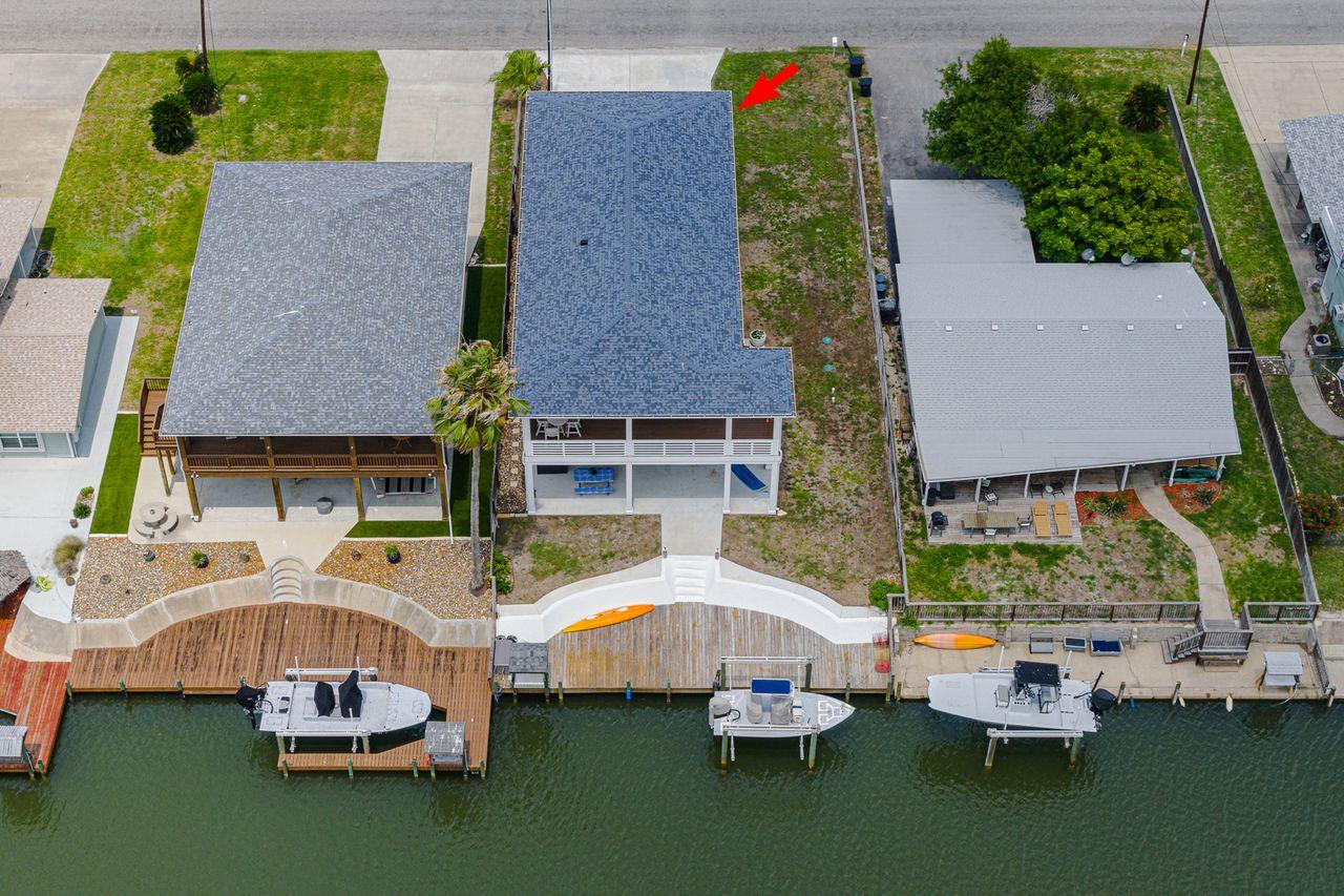 125 Port Ave, Rockport, TX 78382