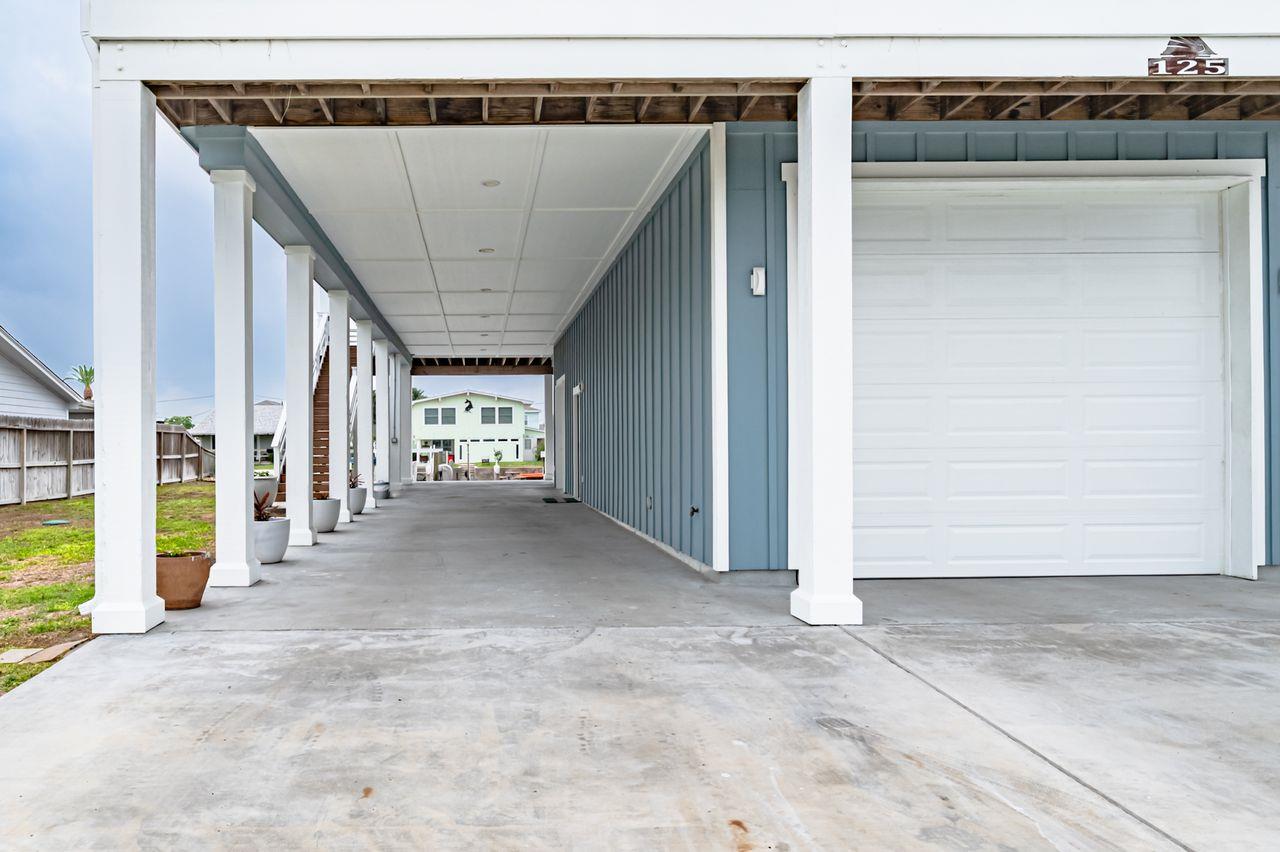 125 Port Ave, Rockport, TX 78382