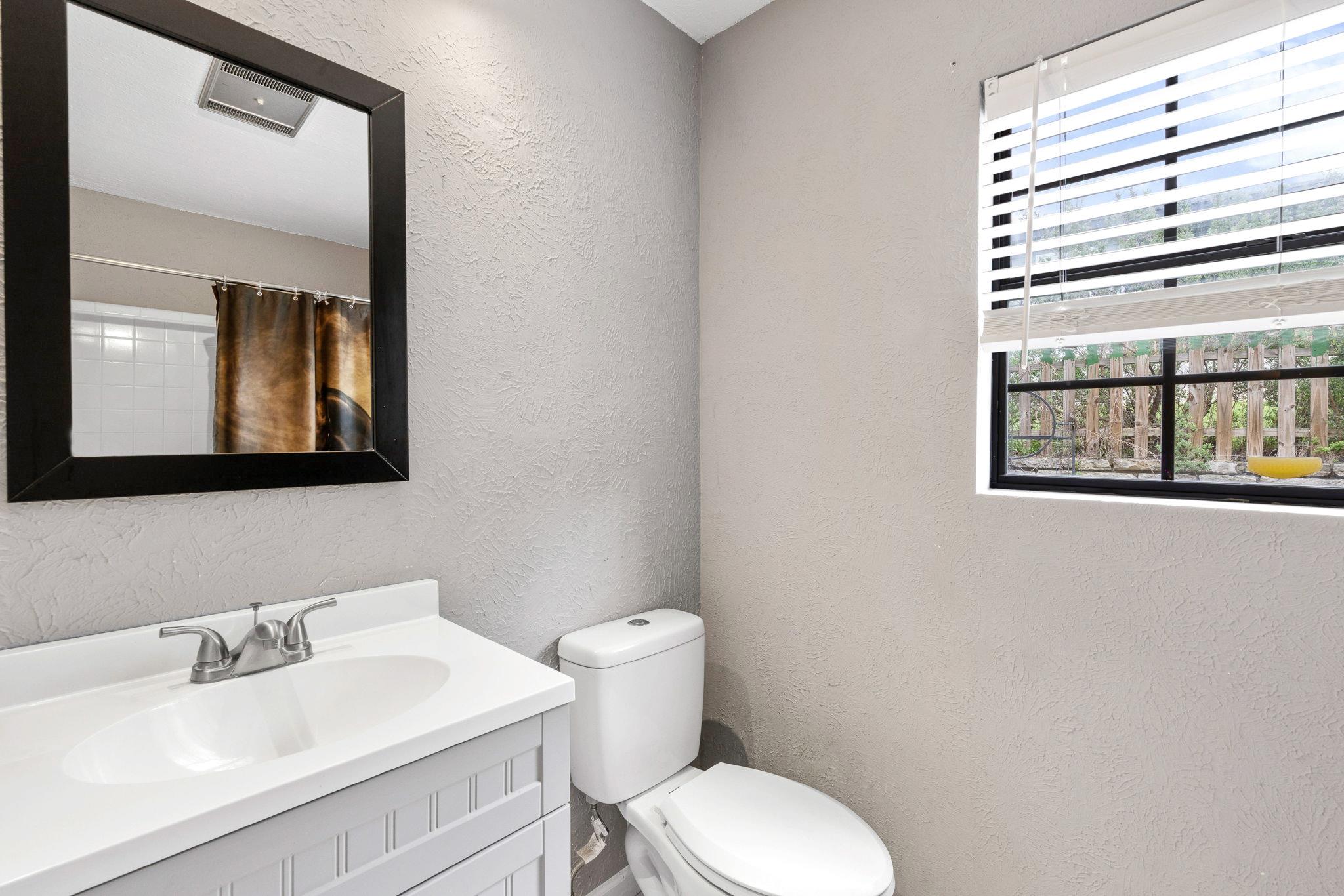 3704 Austin Cv, Lago Vista, TX 78645