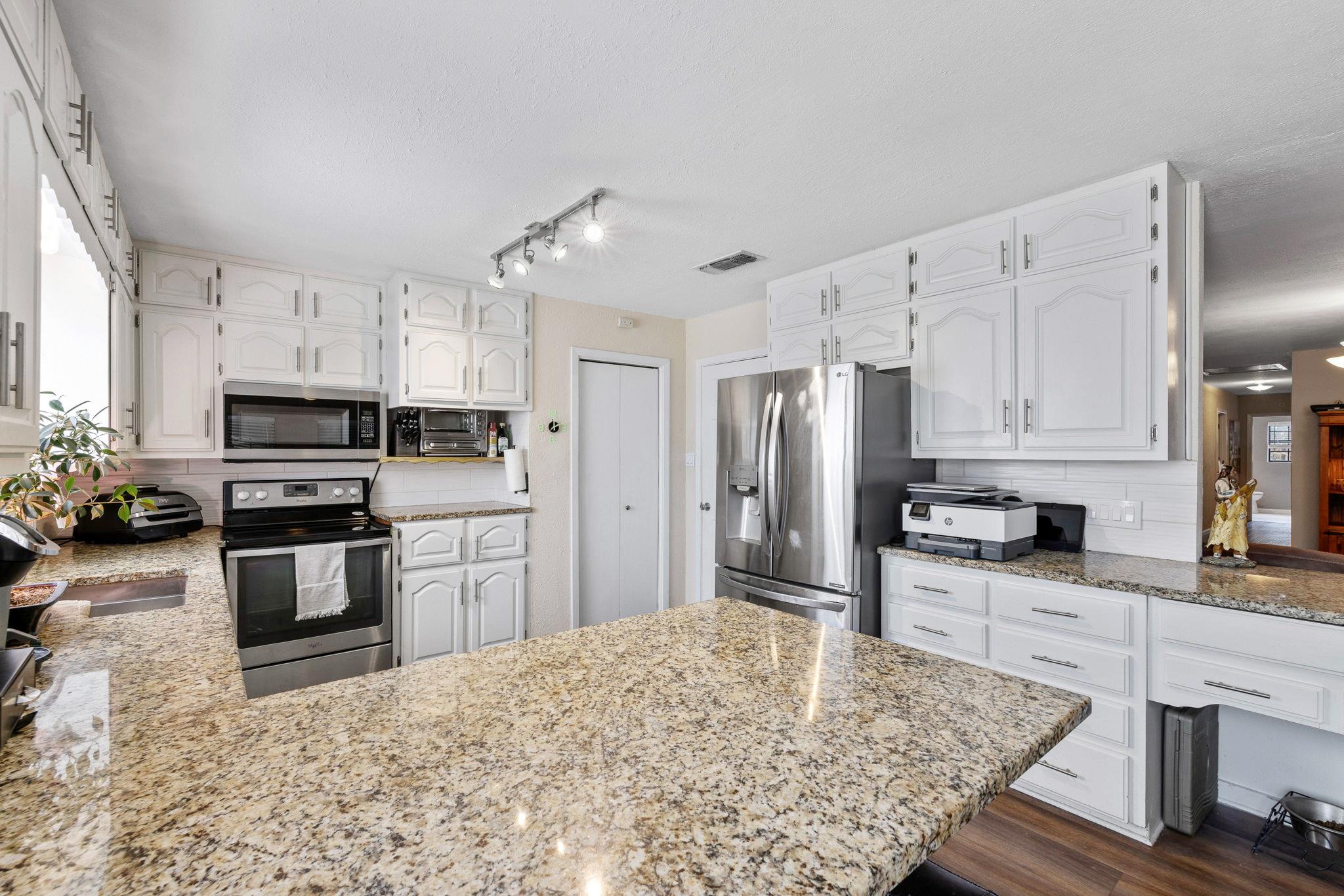 3704 Austin Cv, Lago Vista, TX 78645