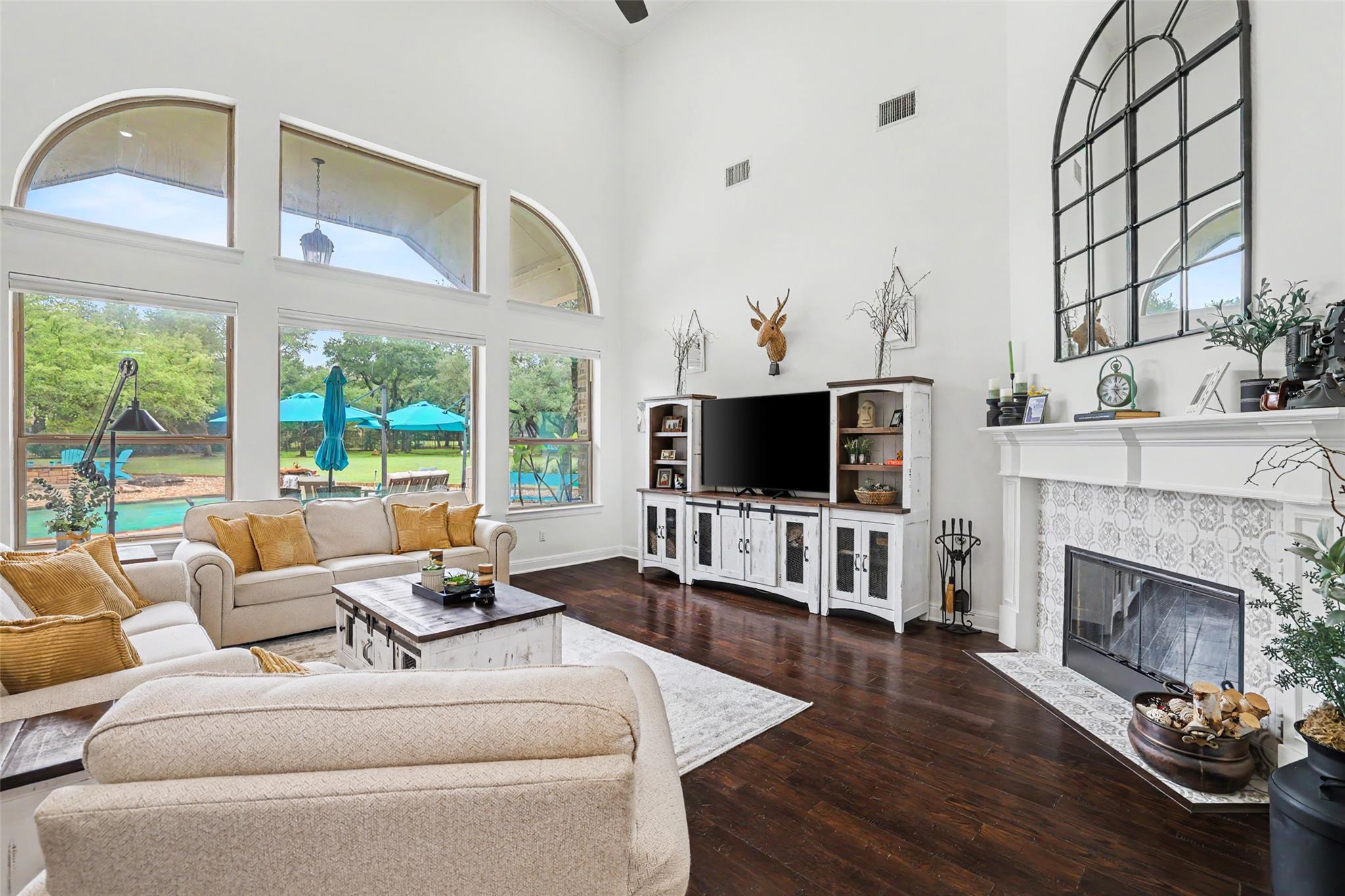 213 Vista Ln, Georgetown, TX 78633