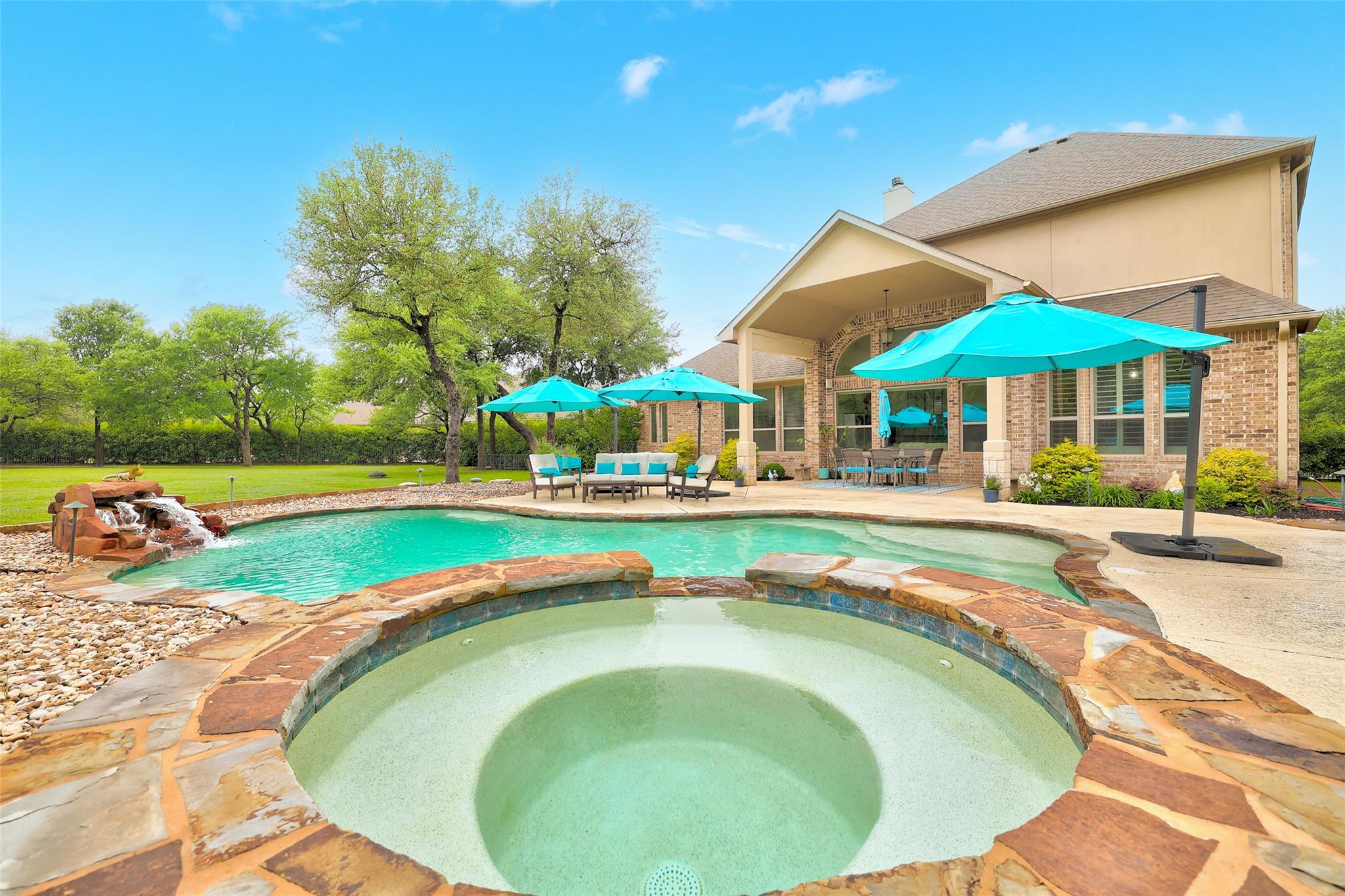 213 Vista Ln, Georgetown, TX 78633