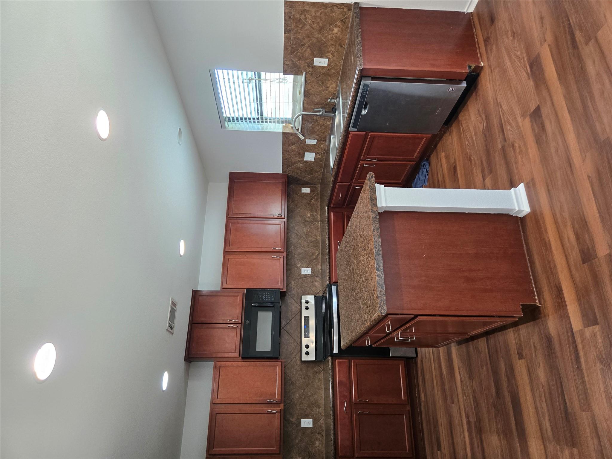 1124 Hyde Park Dr, Round Rock, TX 78665