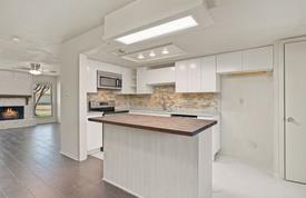 8235 Summer Side Dr, Austin, TX 78759