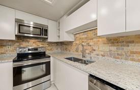 8235 Summer Side Dr, Austin, TX 78759