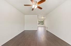 8235 Summer Side Dr, Austin, TX 78759