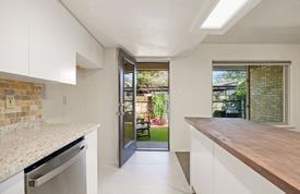 8235 Summer Side Dr, Austin, TX 78759