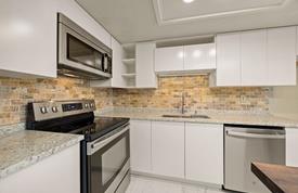 8235 Summer Side Dr, Austin, TX 78759