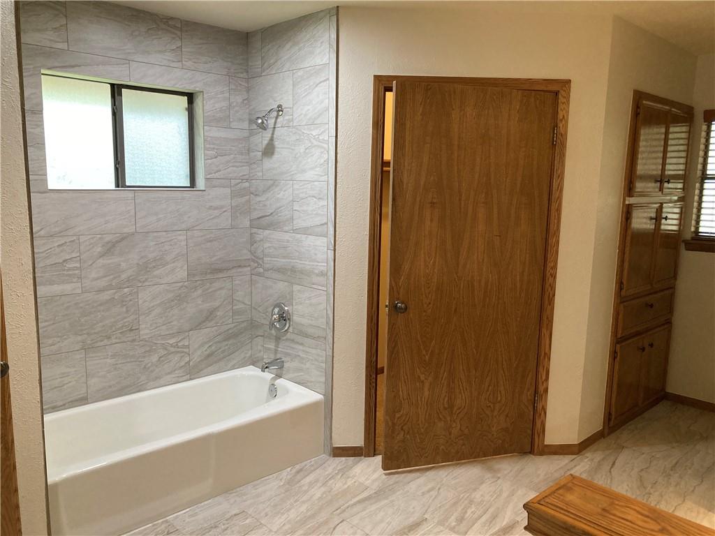 203 Oakwood Dr, Georgetown, TX 78628