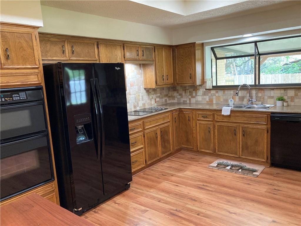 203 Oakwood Dr, Georgetown, TX 78628