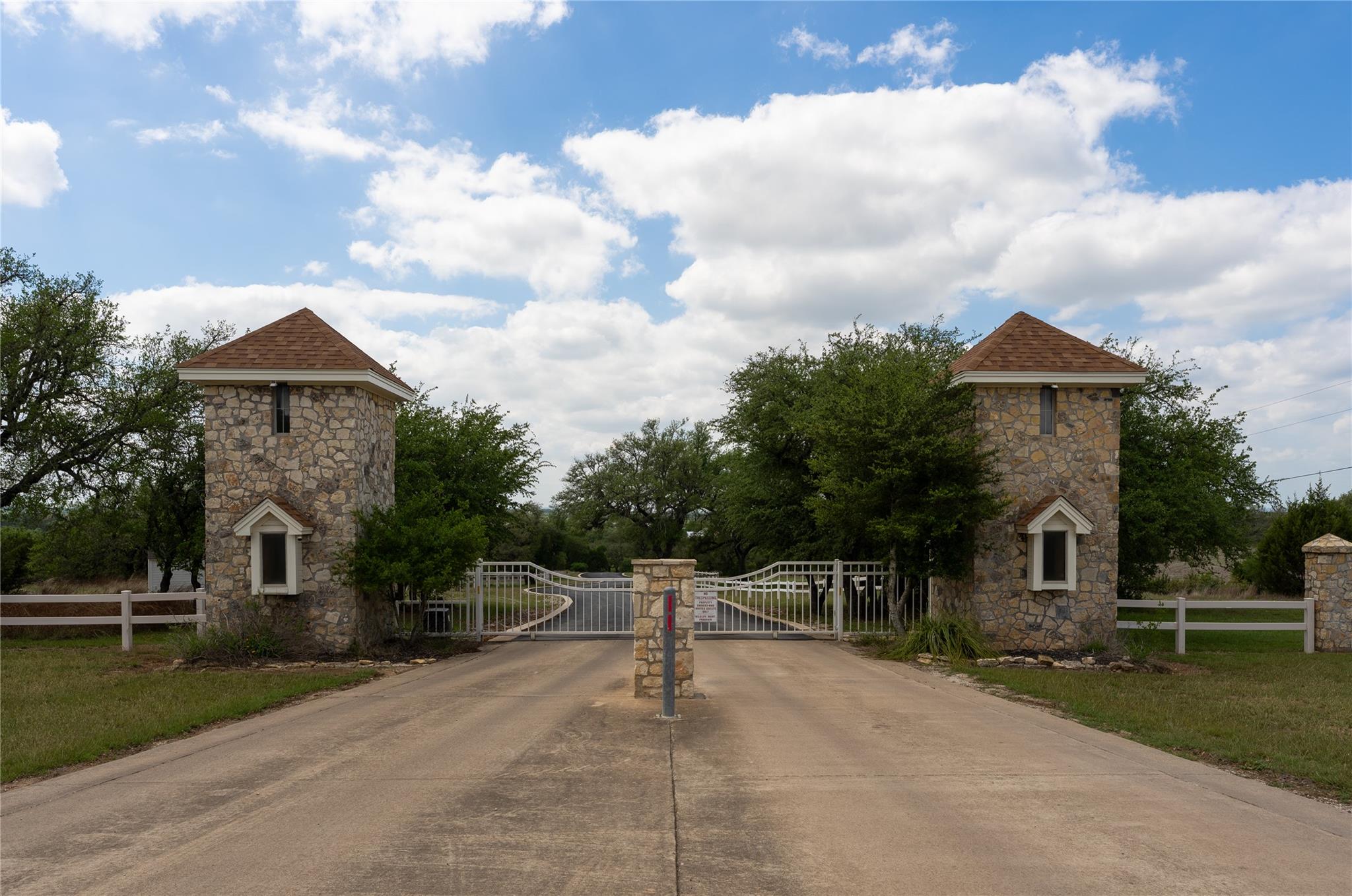 424 Hidden Creek Dr, Dripping Springs, TX 78620