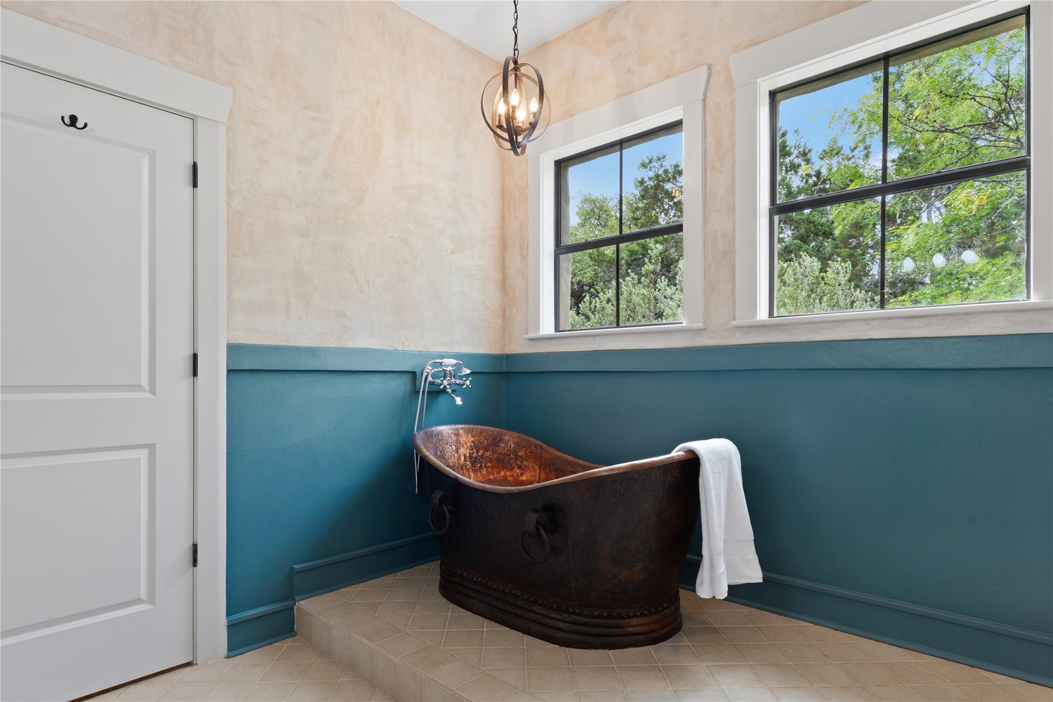 424 Hidden Creek Dr, Dripping Springs, TX 78620