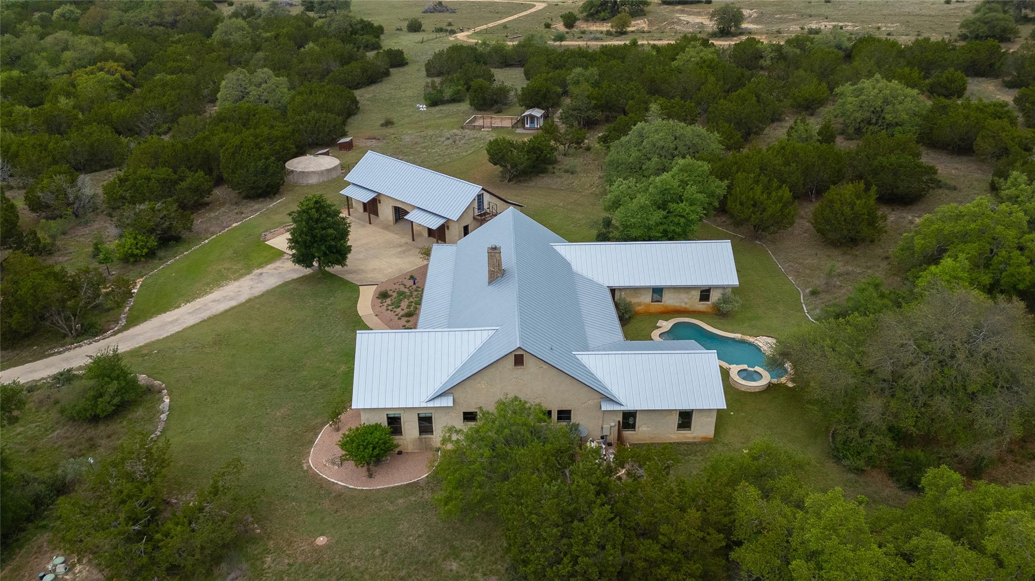 424 Hidden Creek Dr, Dripping Springs, TX 78620