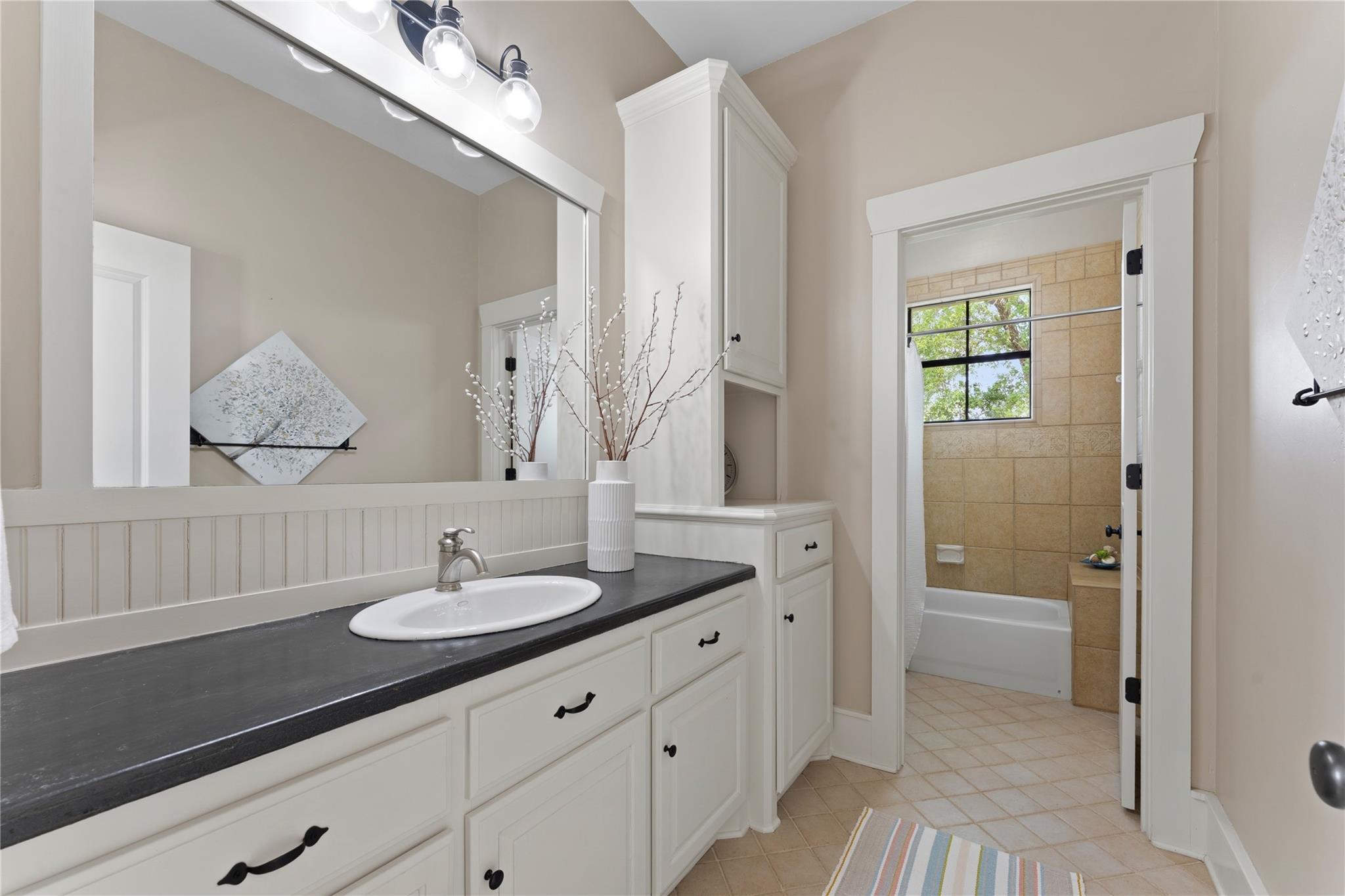 424 Hidden Creek Dr, Dripping Springs, TX 78620