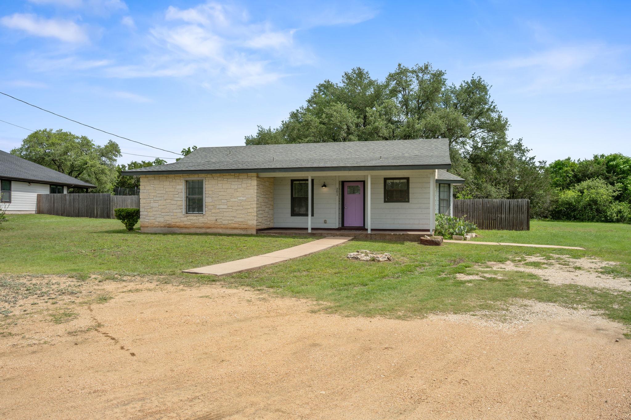 201 Kristi Ln, Liberty Hill, TX 78642