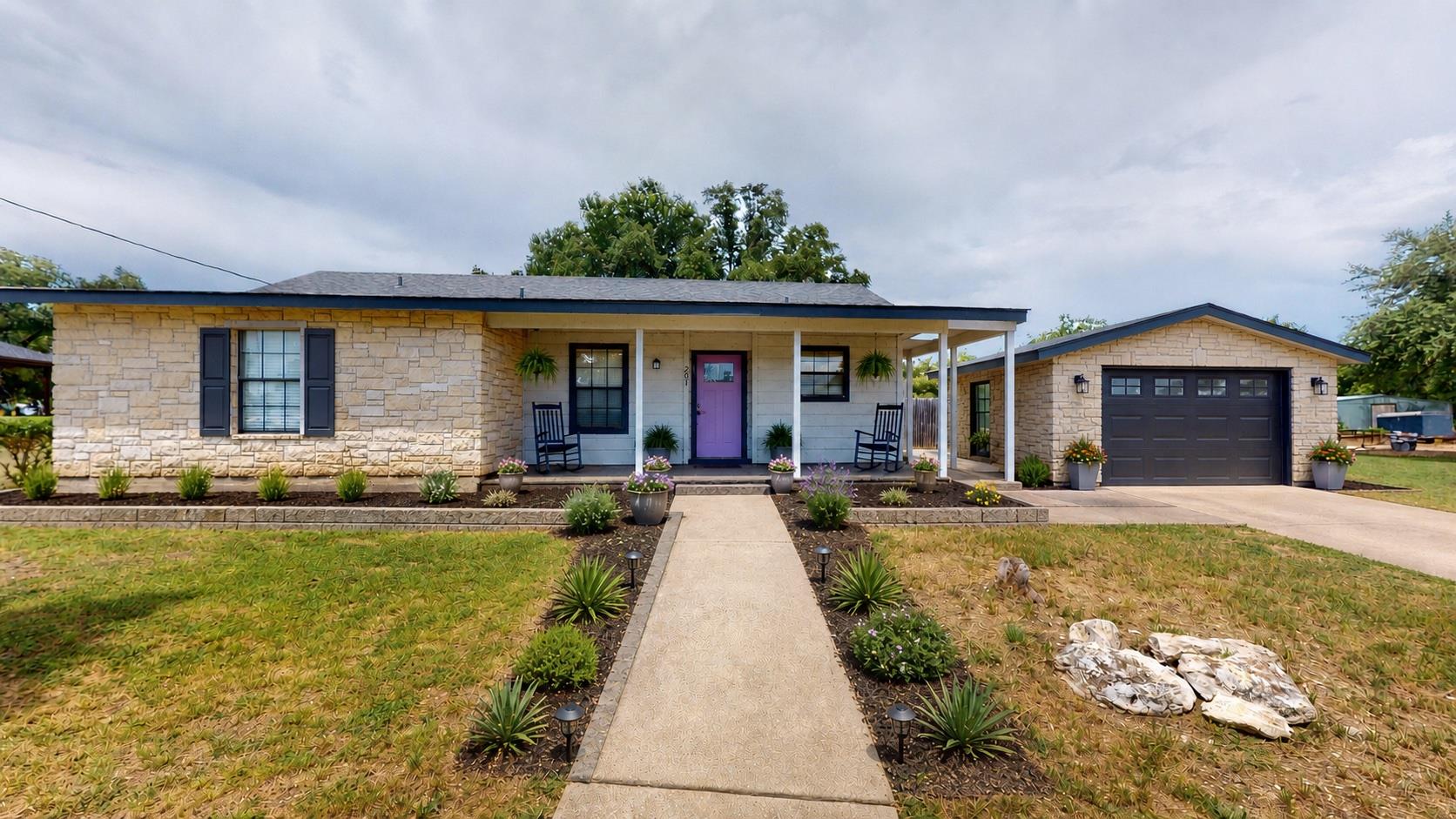 201 Kristi Ln, Liberty Hill, TX 78642
