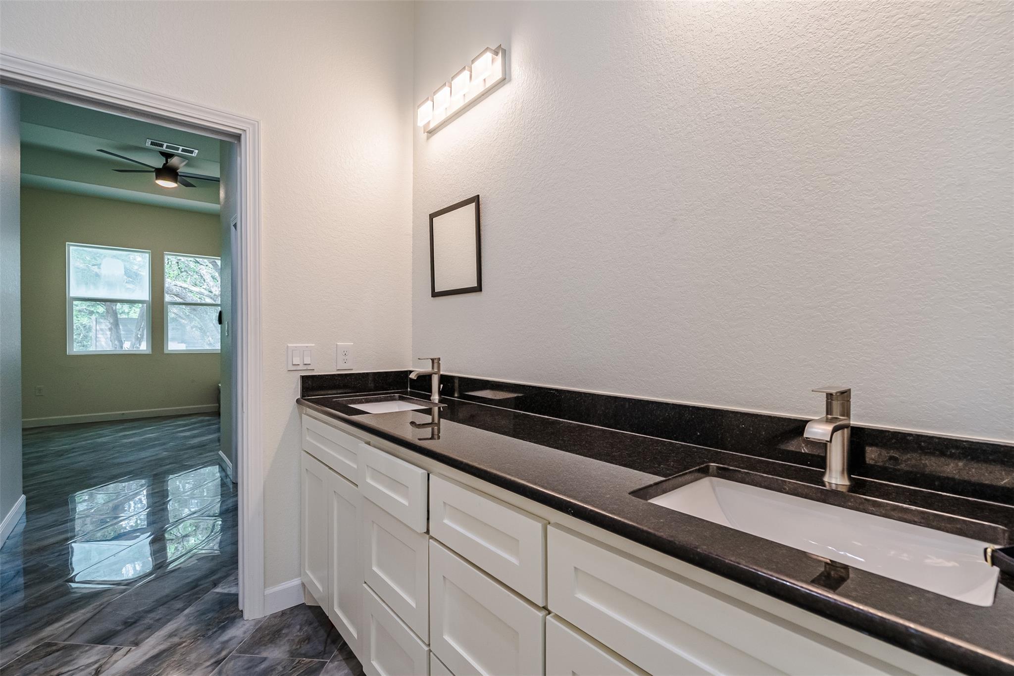 1354 OLD PIN OAK Rd, Paige, TX 78659