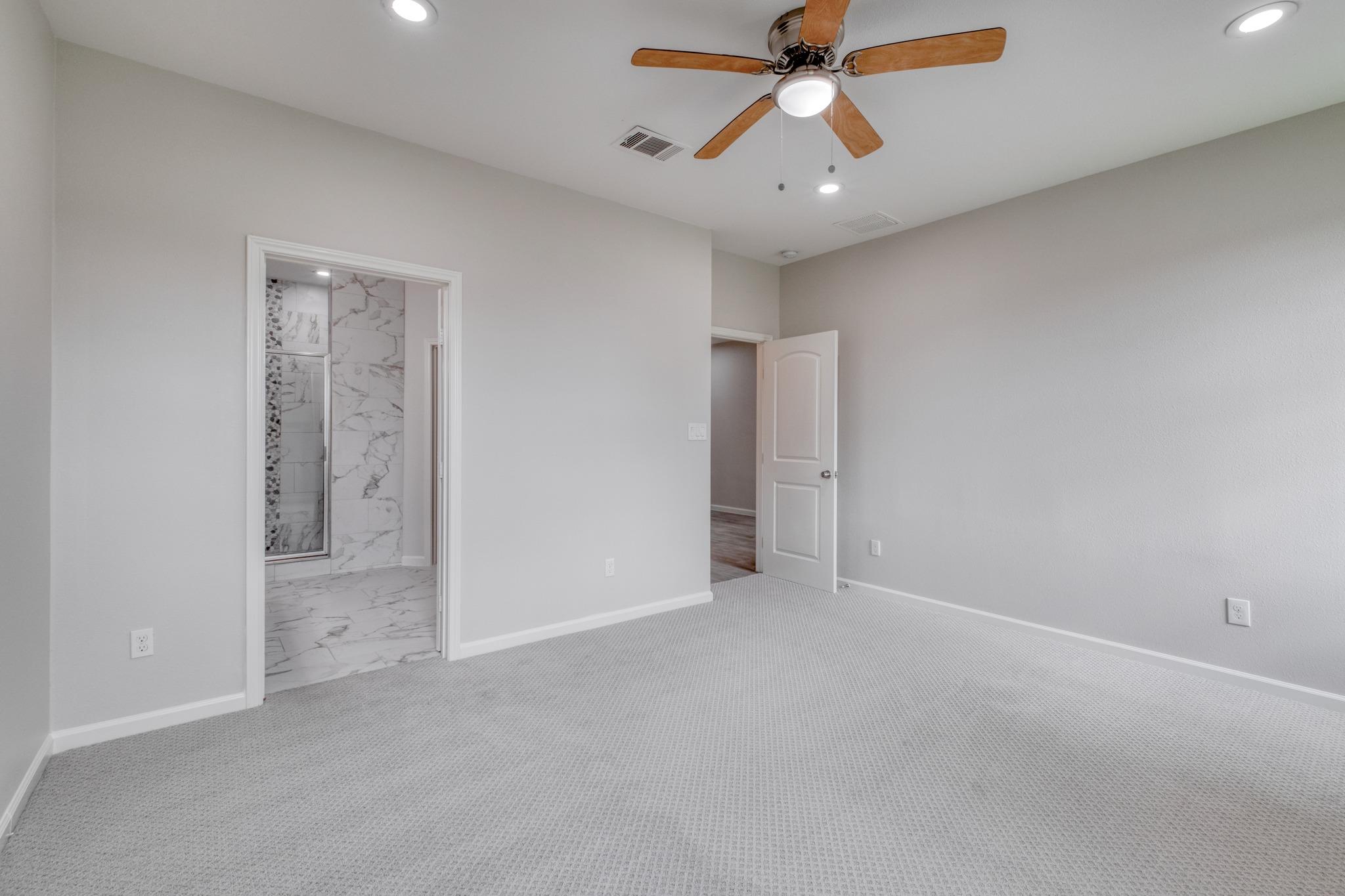 902 Fannin St, Lockhart, TX 78644