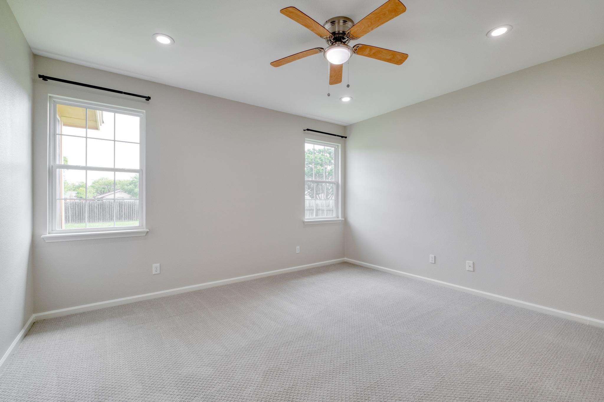 902 Fannin St, Lockhart, TX 78644