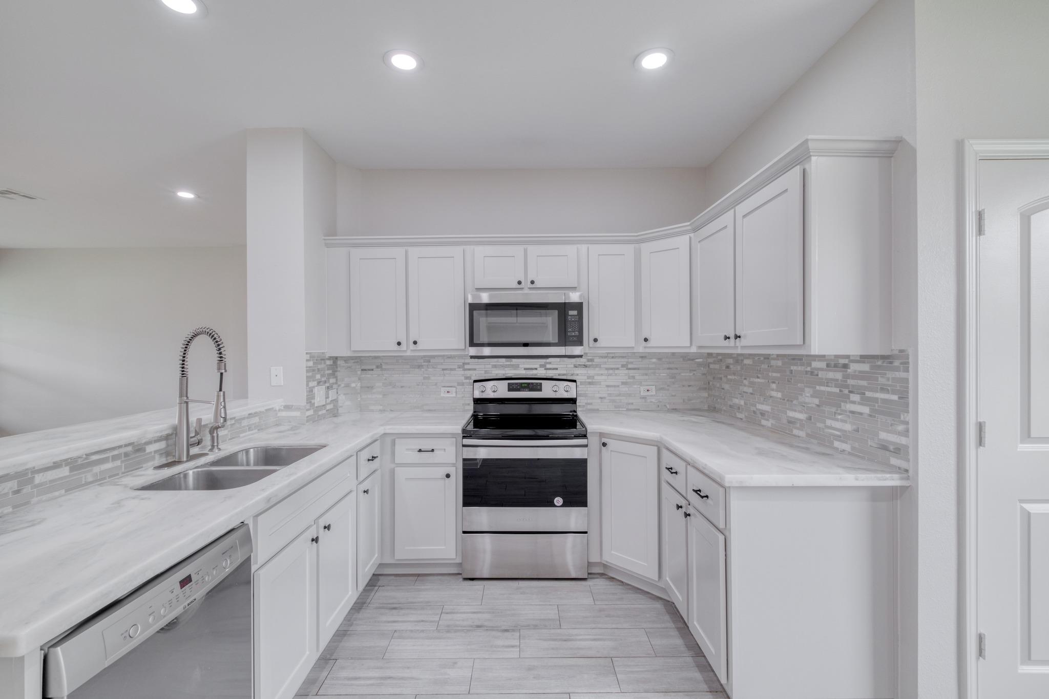 902 Fannin St, Lockhart, TX 78644