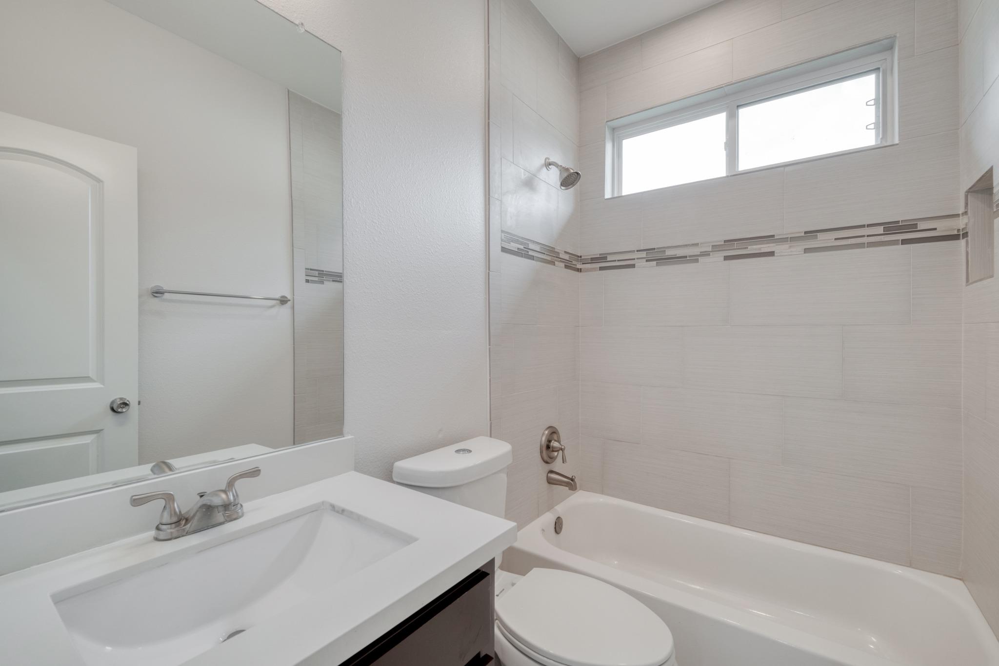 902 Fannin St, Lockhart, TX 78644