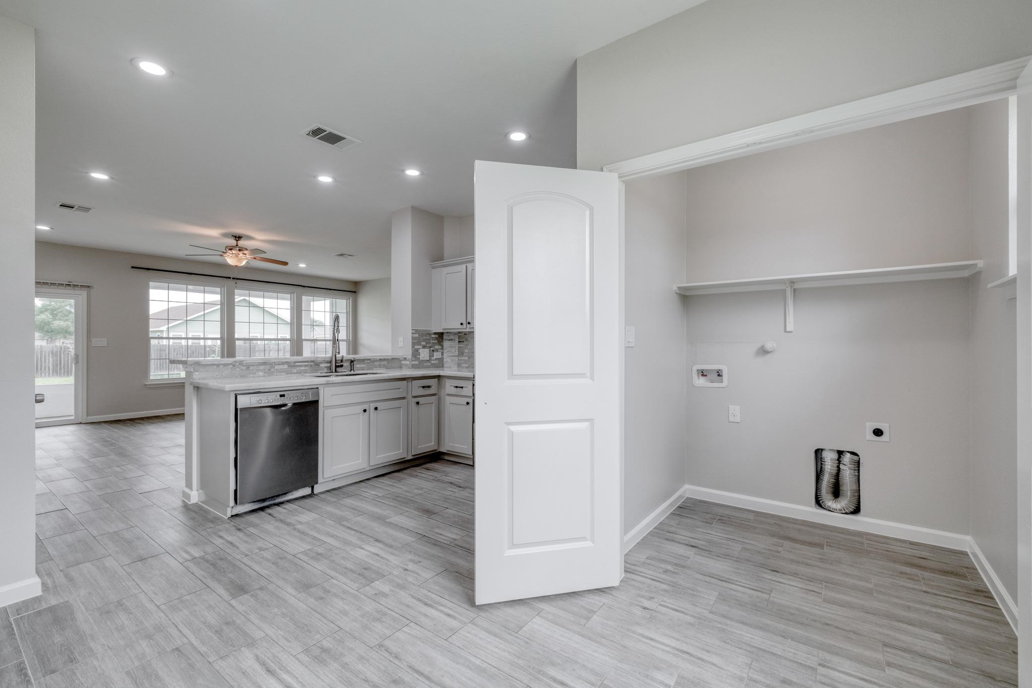 902 Fannin St, Lockhart, TX 78644