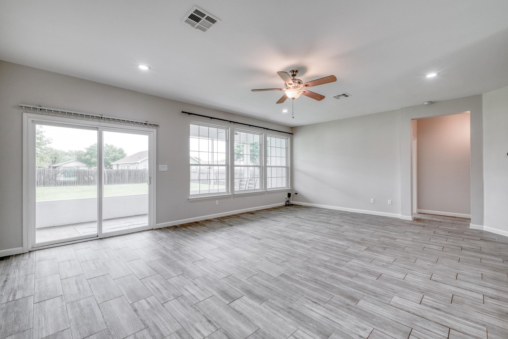 902 Fannin St, Lockhart, TX 78644