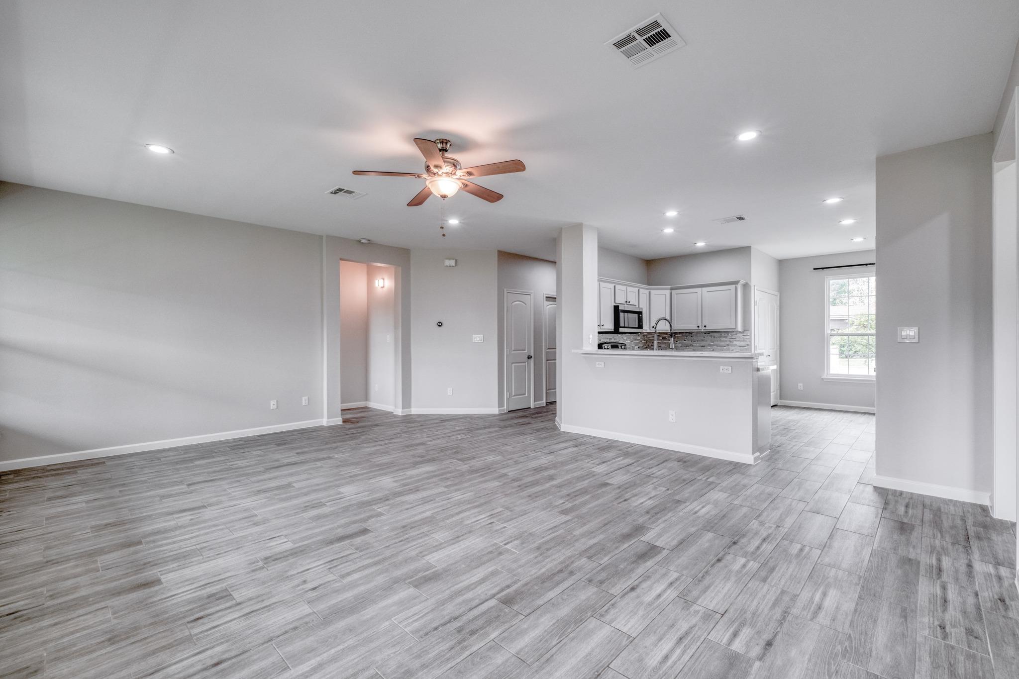 902 Fannin St, Lockhart, TX 78644