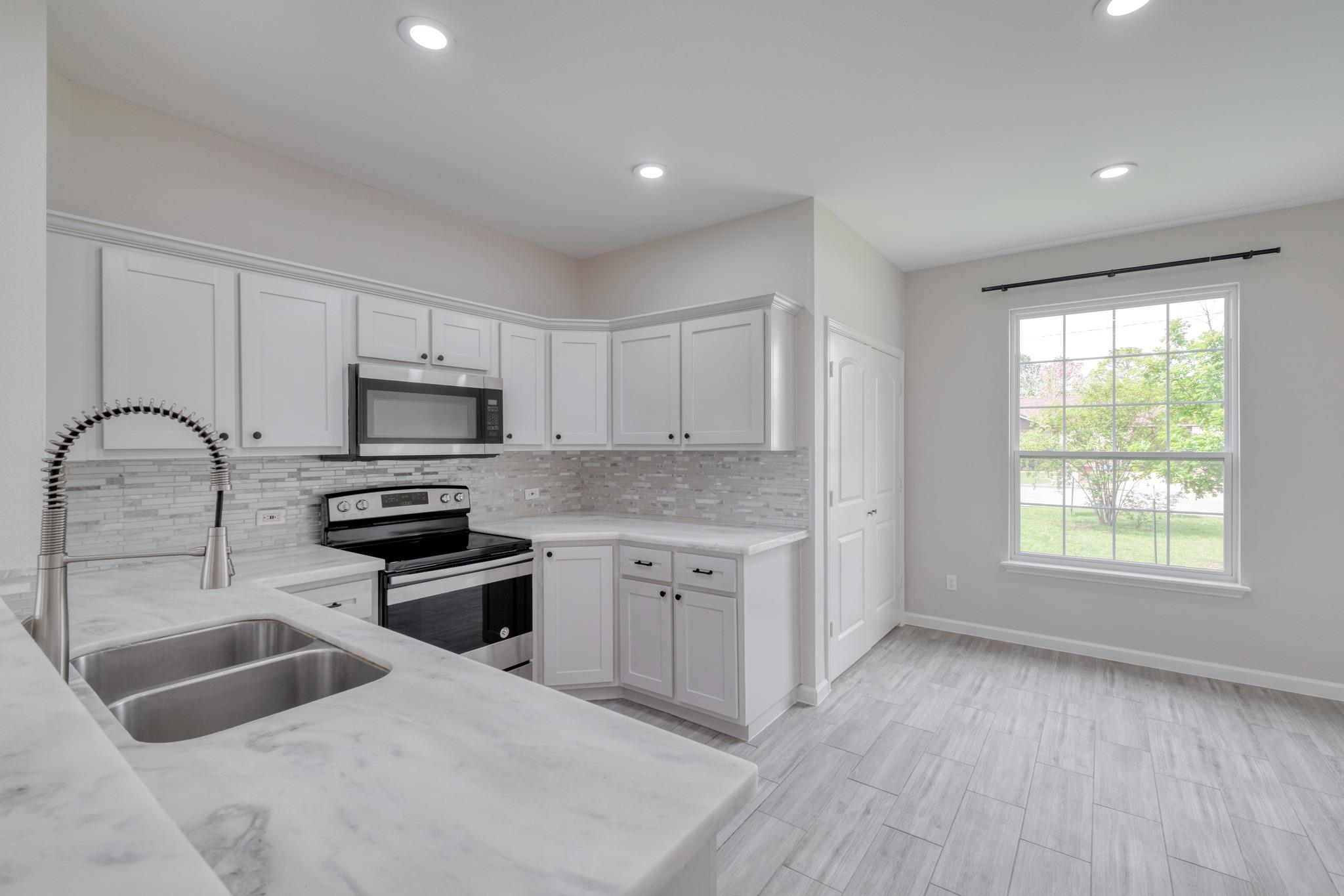 902 Fannin St, Lockhart, TX 78644