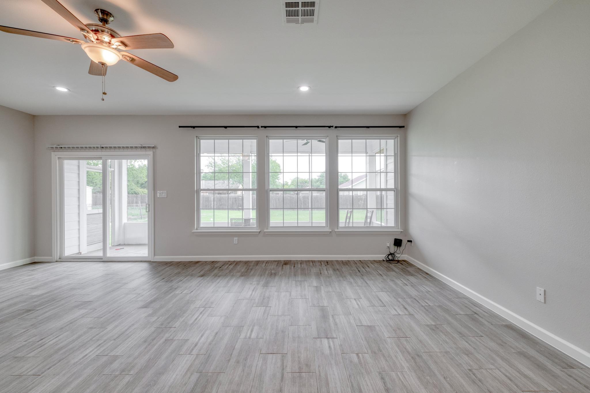 902 Fannin St, Lockhart, TX 78644