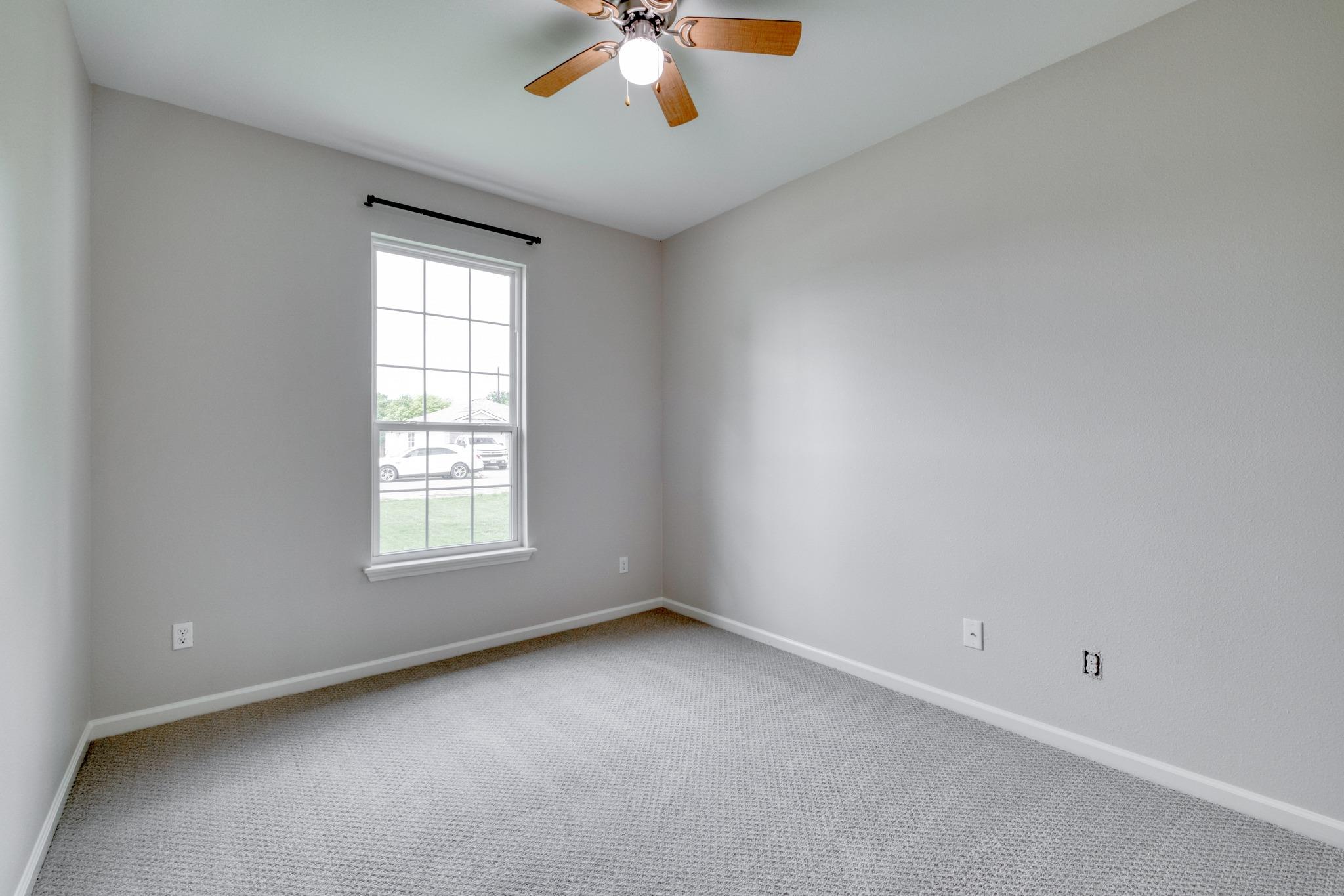 902 Fannin St, Lockhart, TX 78644