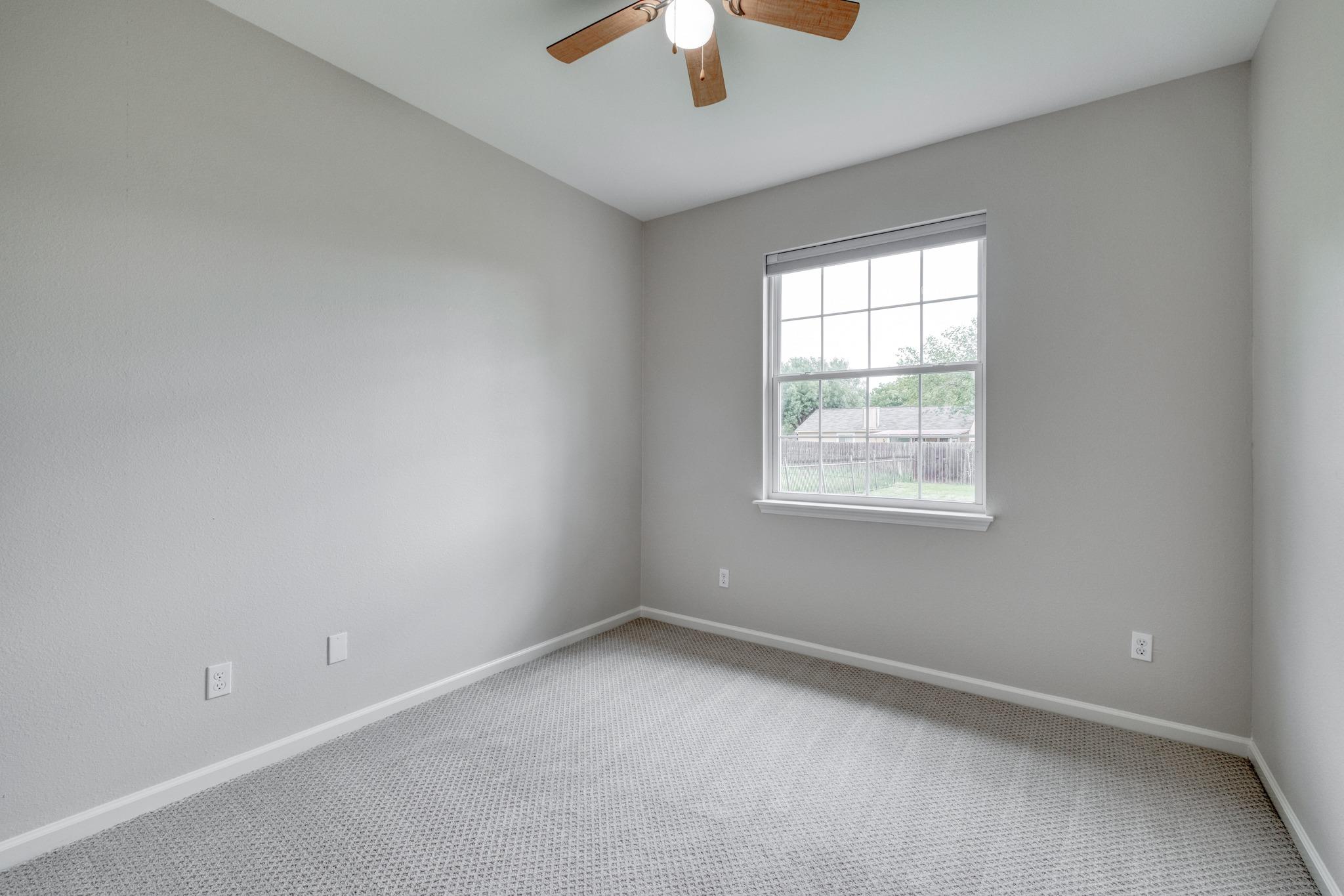 902 Fannin St, Lockhart, TX 78644