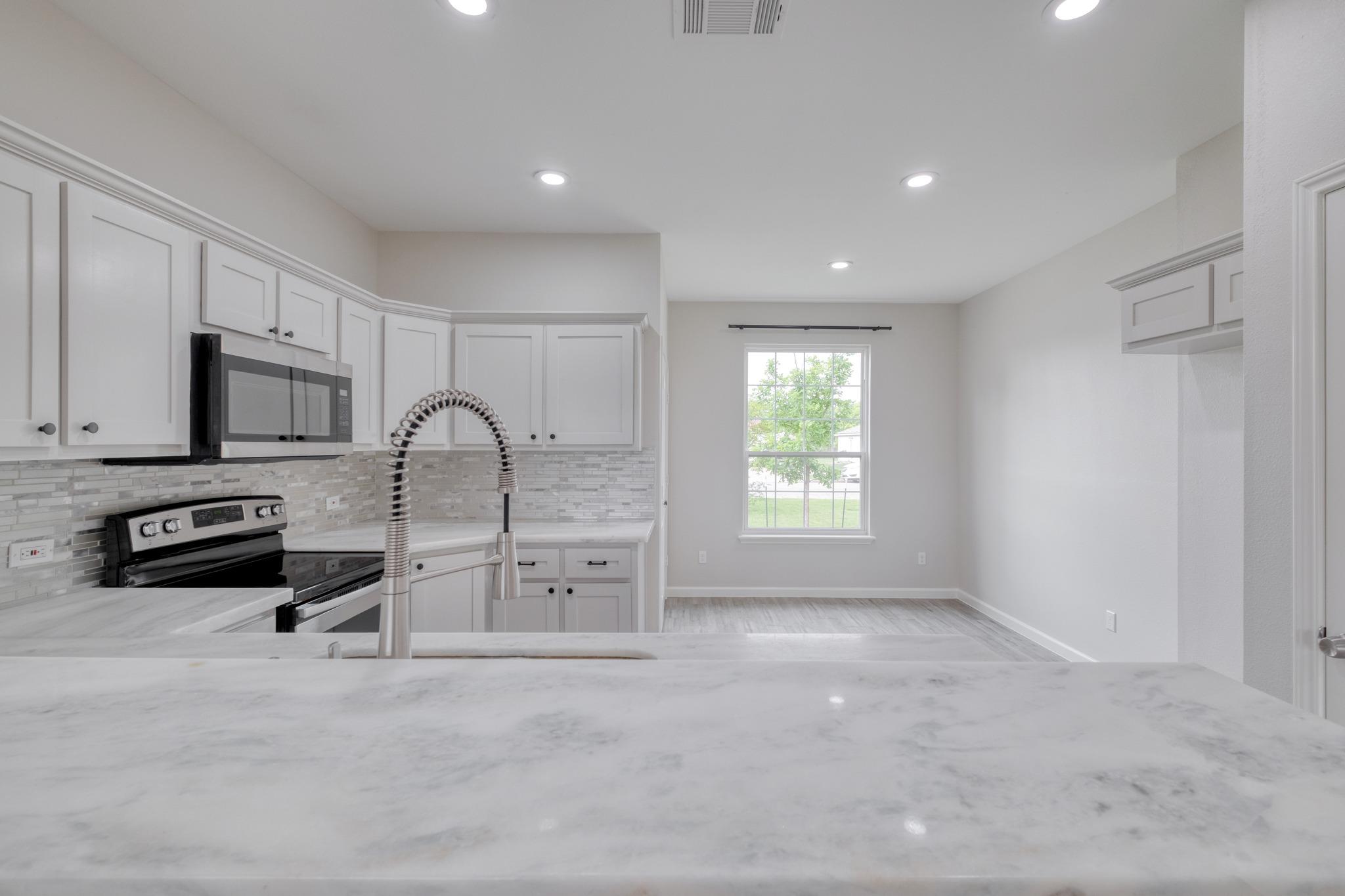 902 Fannin St, Lockhart, TX 78644