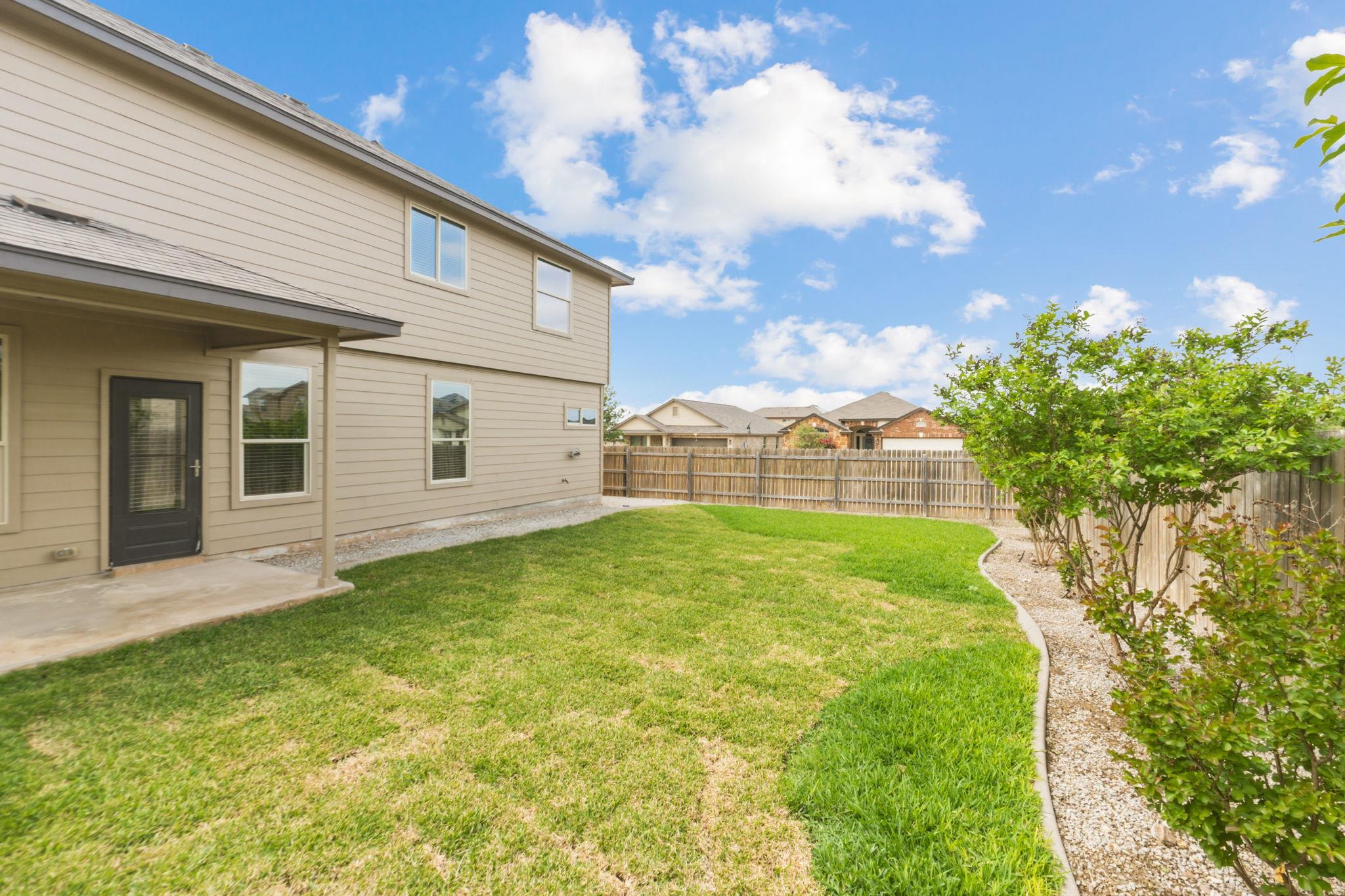 301 Serpentine Ln, Jarrell, TX 76537