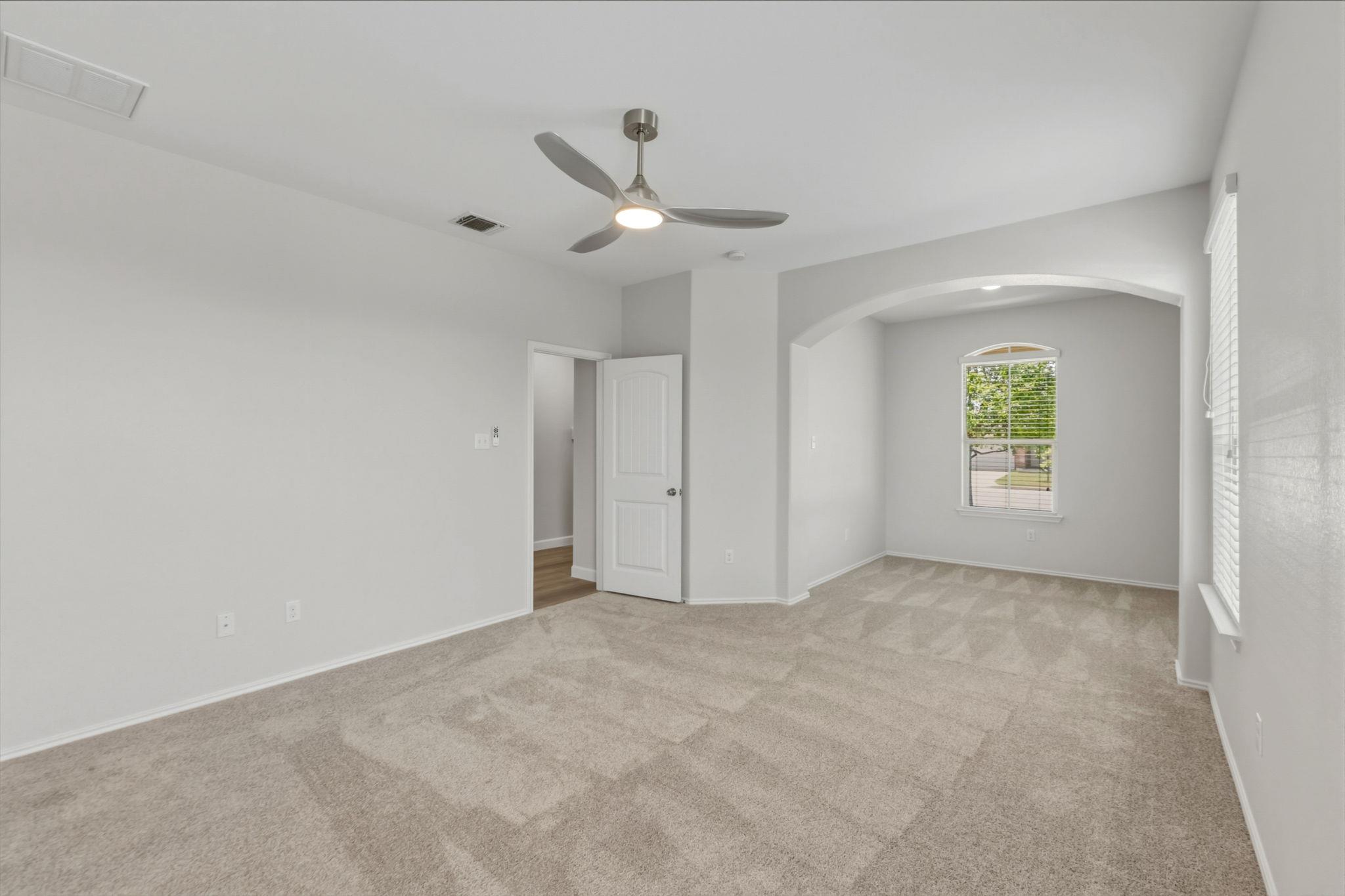 301 Serpentine Ln, Jarrell, TX 76537