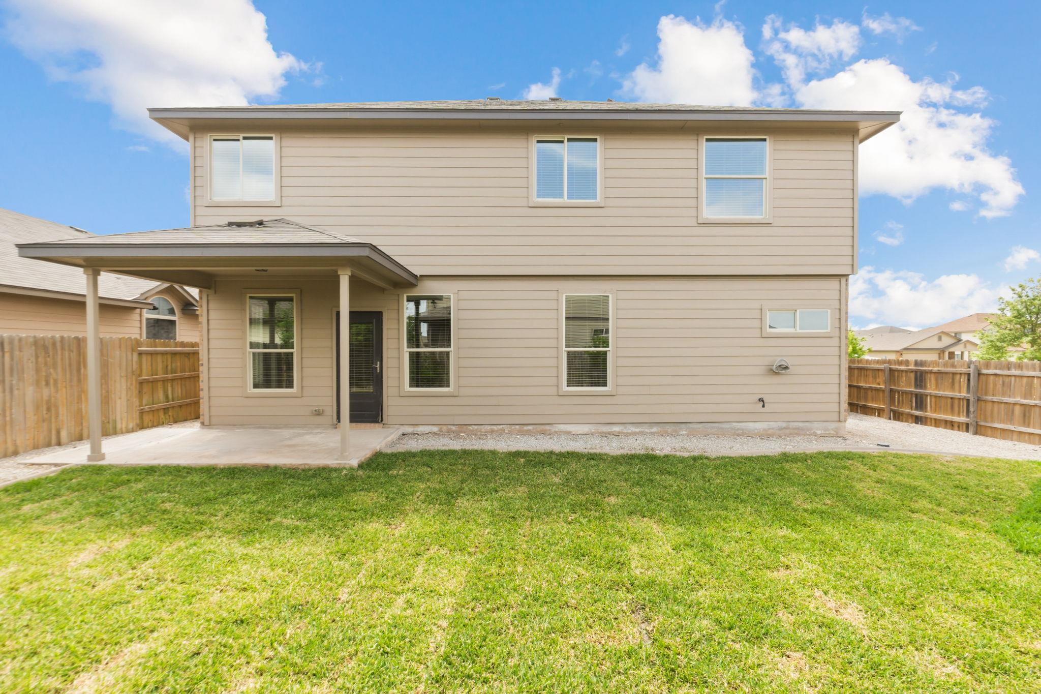 301 Serpentine Ln, Jarrell, TX 76537